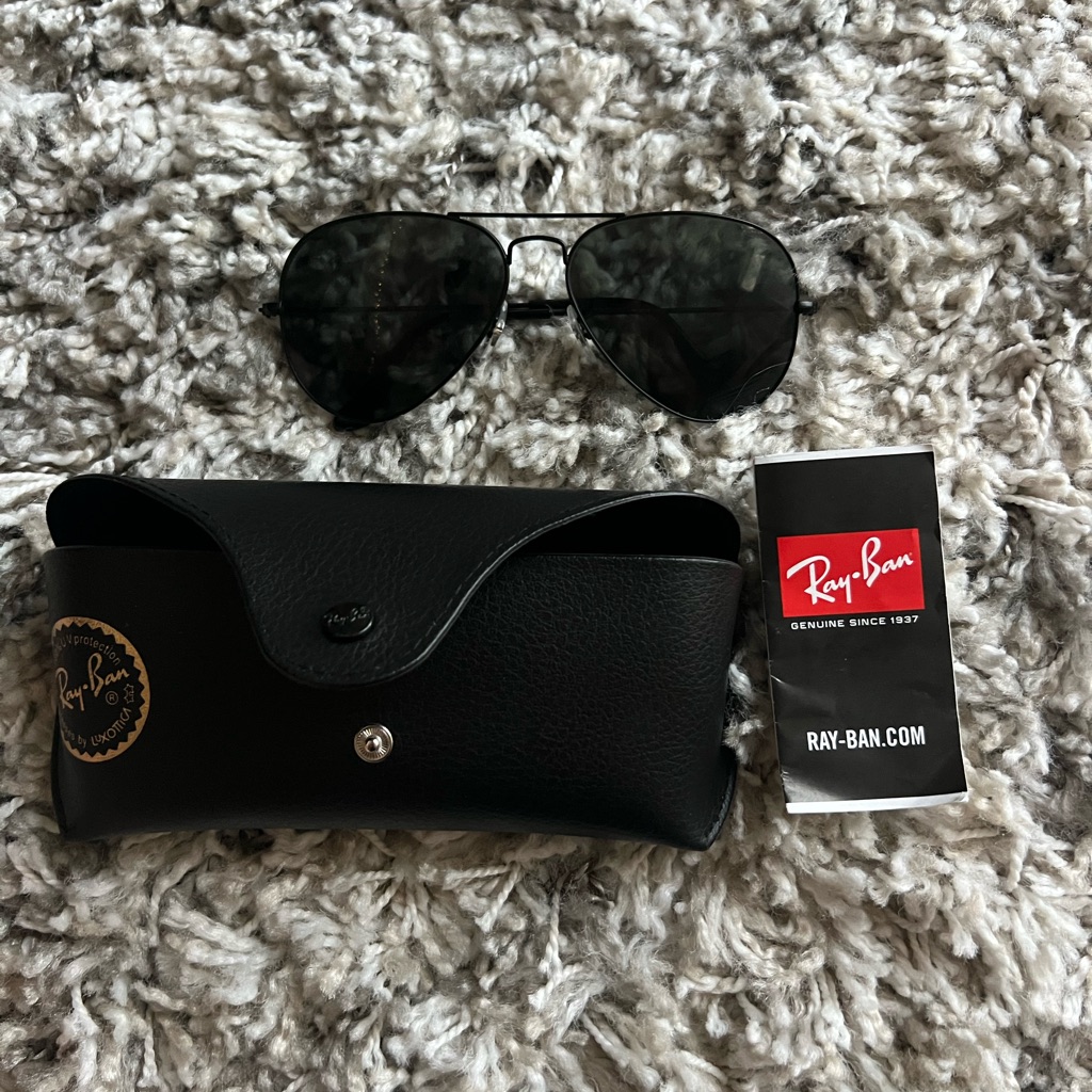 Black Aviator Ray-Bans